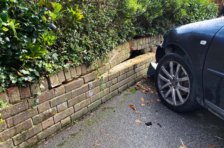 Fahrzeuganprallschaden von einem Auto