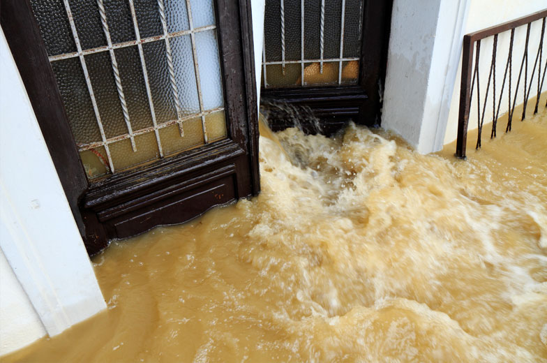 Hochwasserschaden Eingangsbereich Haus